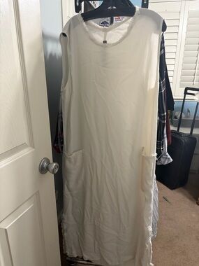 Women's Cream Sleeveless Midi Dress with Pockets
